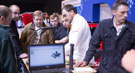 Piękne dziewczyny, ryk silników i branżowe szkolenia – relacja z ProfiAuto Show 2015