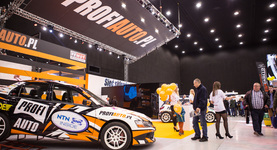 Piękne dziewczyny, ryk silników i branżowe szkolenia – relacja z ProfiAuto Show 2015