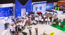 Piękne dziewczyny, ryk silników i branżowe szkolenia – relacja z ProfiAuto Show 2015