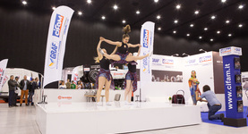 Piękne dziewczyny, ryk silników i branżowe szkolenia – relacja z ProfiAuto Show 2015