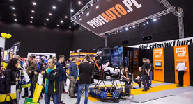Piękne dziewczyny, ryk silników i branżowe szkolenia – relacja z ProfiAuto Show 2015
