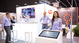 Piękne dziewczyny, ryk silników i branżowe szkolenia – relacja z ProfiAuto Show 2015