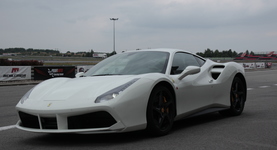 Trzecia tura ProfiRacing Cup 2019:  rozwój serwisów i zabawa w 670-konnym Ferrari