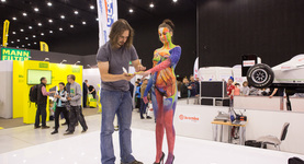 Piękne dziewczyny, ryk silników i branżowe szkolenia – relacja z ProfiAuto Show 2015