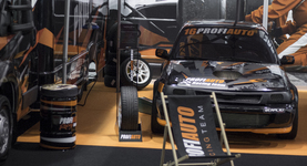 Wyścigowe stoisko ProfiAuto podczas Warsaw Motor Show