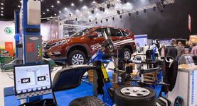 Piękne dziewczyny, ryk silników i branżowe szkolenia – relacja z ProfiAuto Show 2015