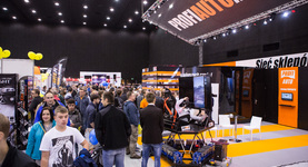 Piękne dziewczyny, ryk silników i branżowe szkolenia – relacja z ProfiAuto Show 2015