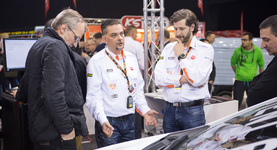 Piękne dziewczyny, ryk silników i branżowe szkolenia – relacja z ProfiAuto Show 2015