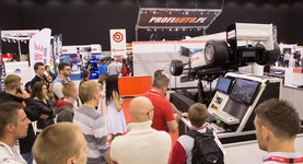 Piękne dziewczyny, ryk silników i branżowe szkolenia – relacja z ProfiAuto Show 2015