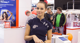 Piękne dziewczyny, ryk silników i branżowe szkolenia – relacja z ProfiAuto Show 2015