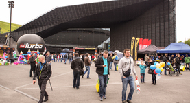 Piękne dziewczyny, ryk silników i branżowe szkolenia – relacja z ProfiAuto Show 2015