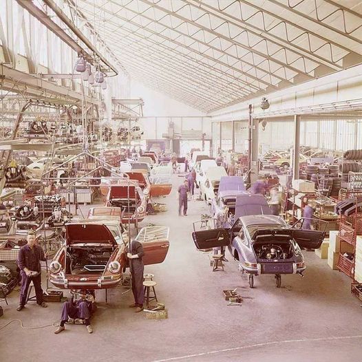 Rok 1970. Linia montażowa Porsche 911 w Stuttgarcie. Wówczas nie było problemu z półprzewodnikami.…